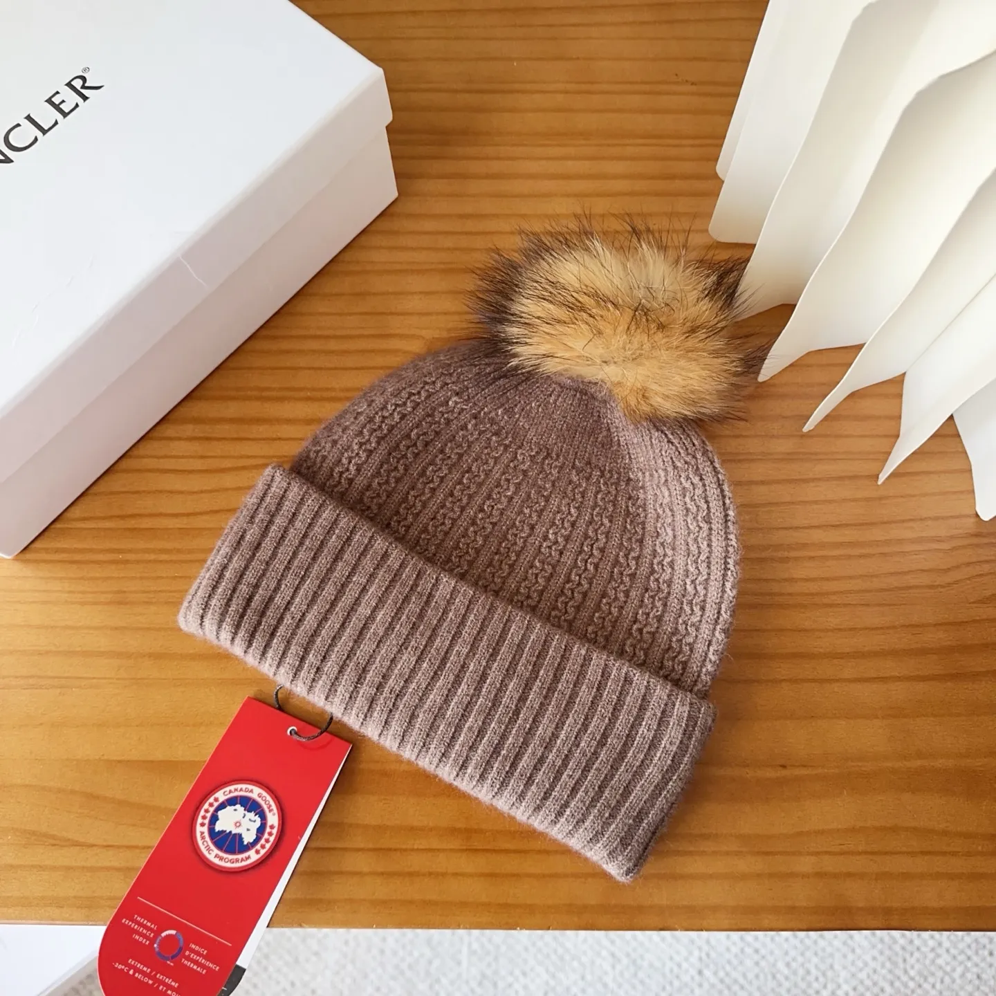 💰74 CANADA GOOSE Canada Goose winter warm cashmere cold hat. Rabbit wool material, thick feel, not easy to deform. Fashionable and versatile couple hat, imported embroidery logo, cashmere cotton yarn, head circumference: 55-58cm